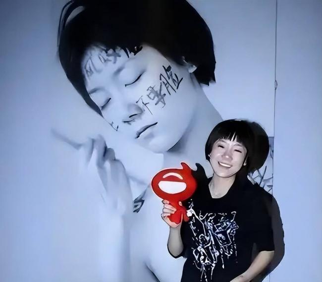 2011年全裸接受采访的那位人大女生,如今怎样 2011年全裸接受采访的那位人大女生,如今怎样