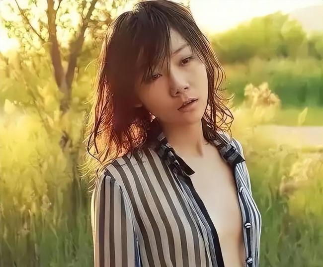 2011年全裸接受采访的那位人大女生,如今怎样 2011年全裸接受采访的那位人大女生,如今怎样