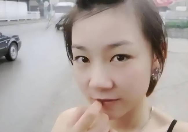 2011年全裸接受采访的那位人大女生,如今怎样 2011年全裸接受采访的那位人大女生,如今怎样