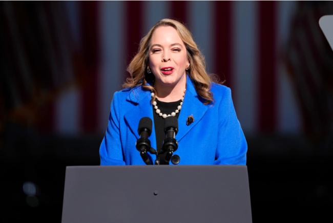 川普第一任白宫顾问 转投民主党角逐国会议员 川普第一任白宫顾问 转投民主党角逐国会议员