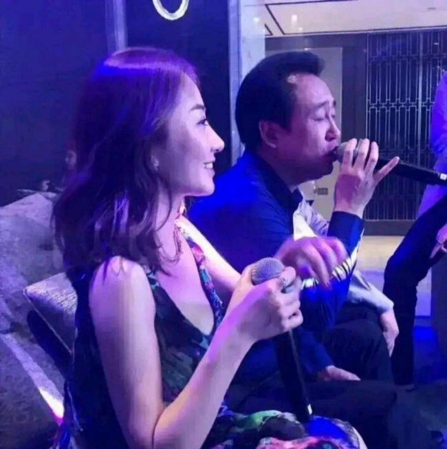 许家印一审开庭 法庭照曝光 家族成员也倒下 许家印一审开庭 法庭照曝光 家族成员也倒下