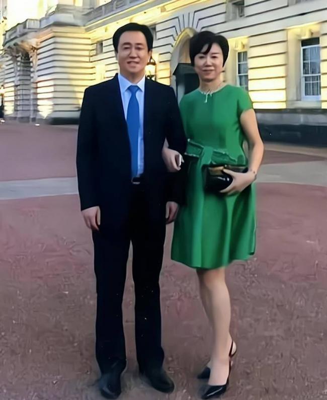 许家印一审开庭 法庭照曝光 家族成员也倒下 许家印一审开庭 法庭照曝光 家族成员也倒下