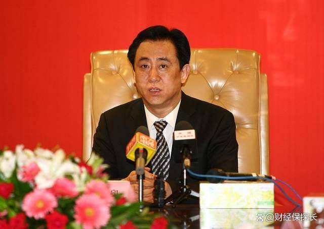 最后的疯狂:许家印被抓捕时的失控三秒钟 最后的疯狂:许家印被抓捕时的失控三秒钟