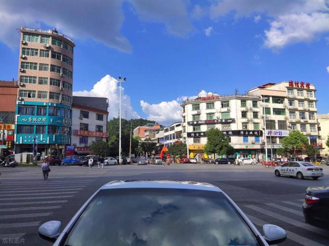 普通人回县城,必输 普通人回县城,必输