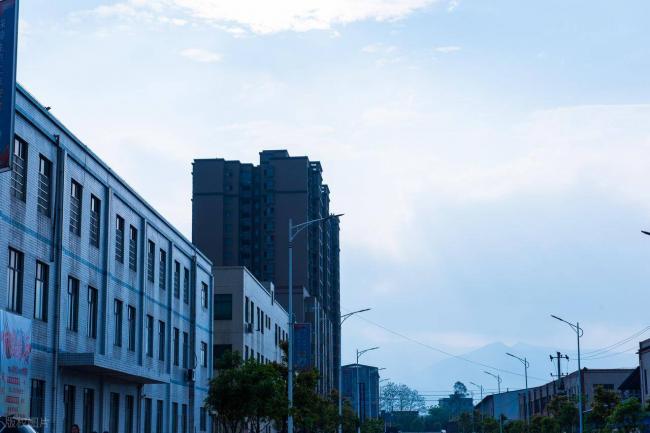 普通人回县城,必输 普通人回县城,必输