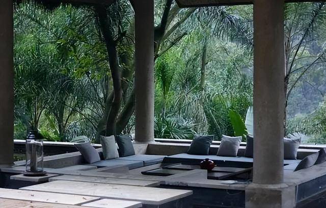 中国富豪强拆佛寺建会所,三年后与儿异国坠机亡 中国富豪强拆佛寺建会所,三年后与儿异国坠机亡