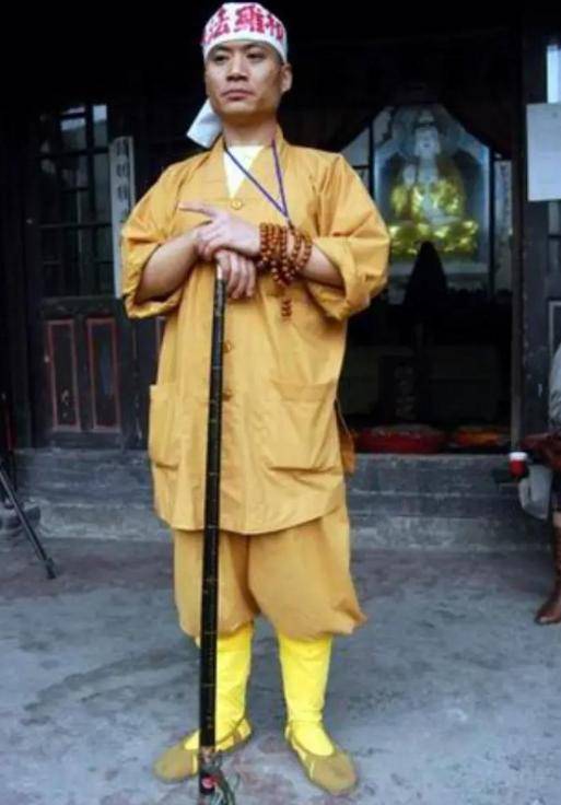 中国富豪强拆佛寺建会所,三年后与儿异国坠机亡 中国富豪强拆佛寺建会所,三年后与儿异国坠机亡