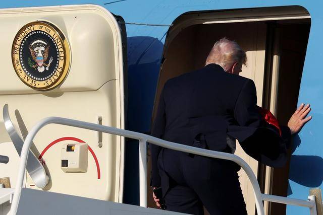 15艘美国军舰一字排开,伊朗立马崩了 15艘美国军舰一字排开,伊朗立马崩了