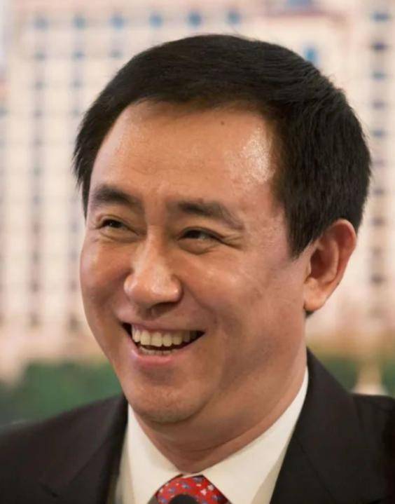 公开认罪后,人民日报对许家印称呼变了 公开认罪后,人民日报对许家印称呼变了