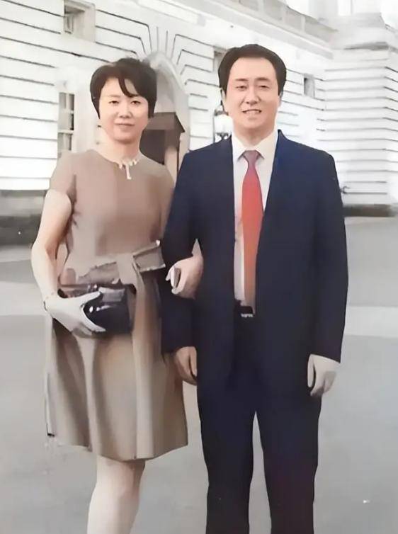 公开认罪后,人民日报对许家印称呼变了 公开认罪后,人民日报对许家印称呼变了