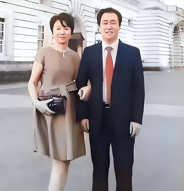 许家印长子月领4100万生活费,家族资产黑幕全揭 许家印长子月领4100万生活费,家族资产黑幕全揭