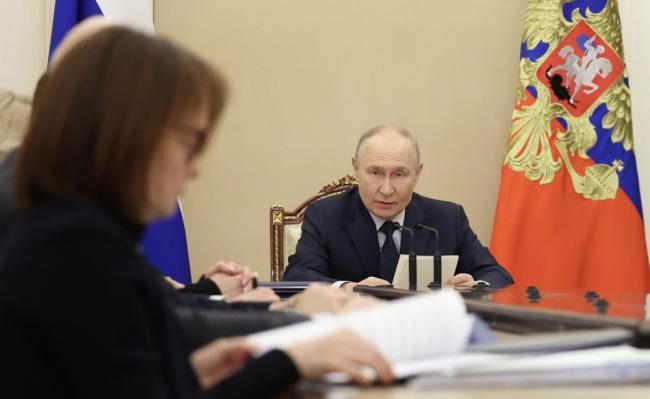 拒听“金融女沙皇”狡辩 普京发火了 拒听“金融女沙皇”狡辩 普京发火了