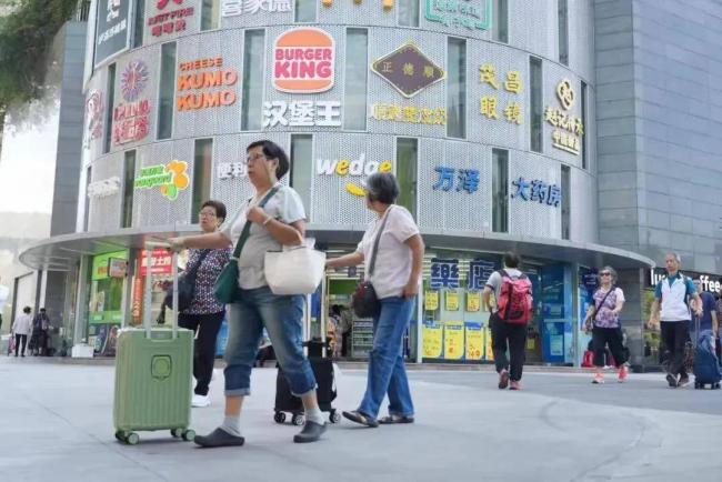 北上消费的香港人,扎堆内地买房养老 北上消费的香港人,扎堆内地买房养老