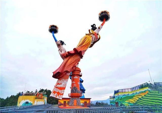 中国十大奇葩建筑:佛跳墙一天被拆,大夜壶上榜 中国十大奇葩建筑:佛跳墙一天被拆,大夜壶上榜