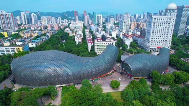 中国十大奇葩建筑:佛跳墙一天被拆,大夜壶上榜 中国十大奇葩建筑:佛跳墙一天被拆,大夜壶上榜