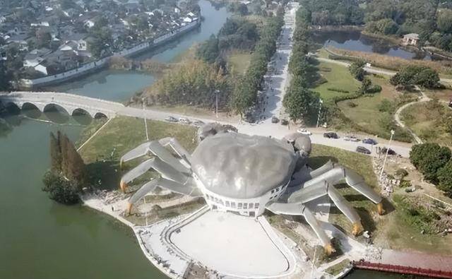 中国十大奇葩建筑:佛跳墙一天被拆,大夜壶上榜 中国十大奇葩建筑:佛跳墙一天被拆,大夜壶上榜