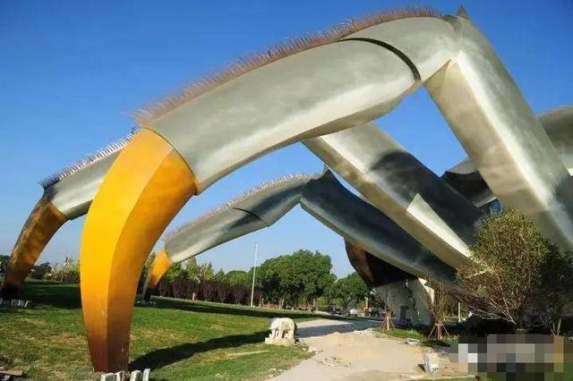 中国十大奇葩建筑:佛跳墙一天被拆,大夜壶上榜 中国十大奇葩建筑:佛跳墙一天被拆,大夜壶上榜