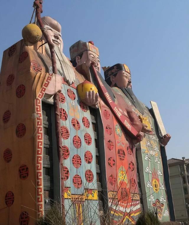 中国十大奇葩建筑:佛跳墙一天被拆,大夜壶上榜 中国十大奇葩建筑:佛跳墙一天被拆,大夜壶上榜