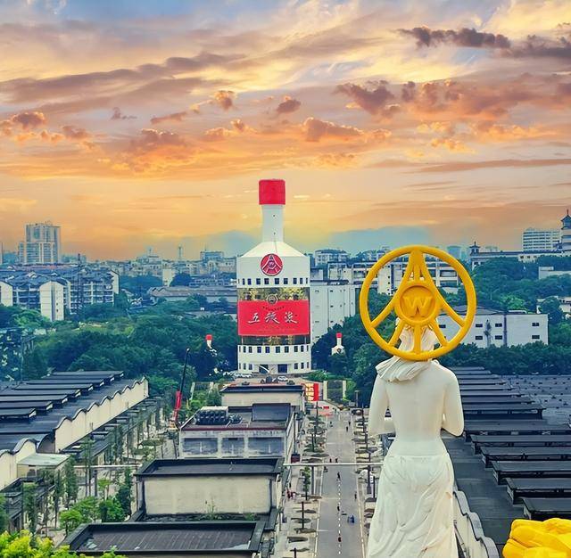 中国十大奇葩建筑:佛跳墙一天被拆,大夜壶上榜 中国十大奇葩建筑:佛跳墙一天被拆,大夜壶上榜