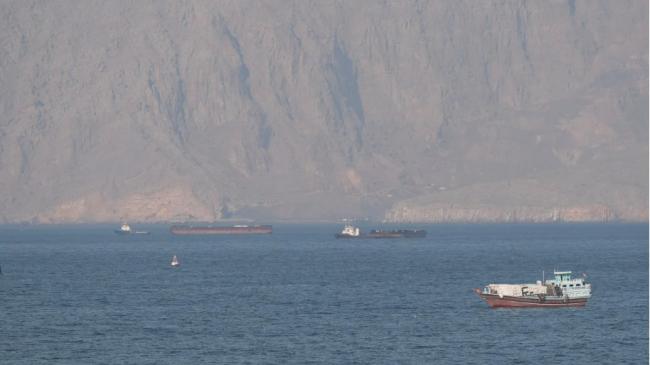 “过去36小时 35船在驶出霍尔木兹海峡途中掉头” “过去36小时 35船在驶出霍尔木兹海峡途中掉头”