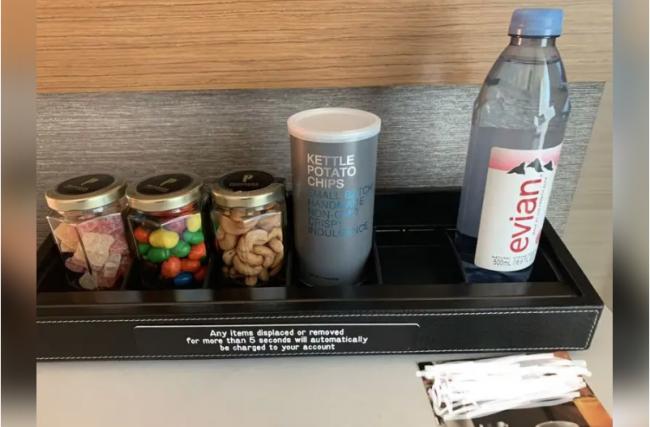 中国旅客来美住酒店 对房间内科技直呼太离谱 中国旅客来美住酒店 对房间内科技直呼太离谱