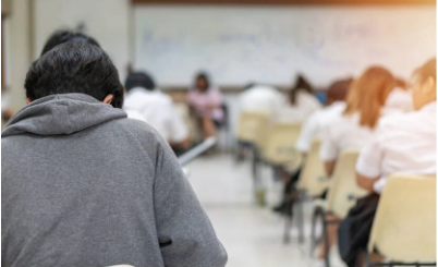 摄像头凝视下,我从大学老师变成“表演者” 摄像头凝视下,我从大学老师变成“表演者”