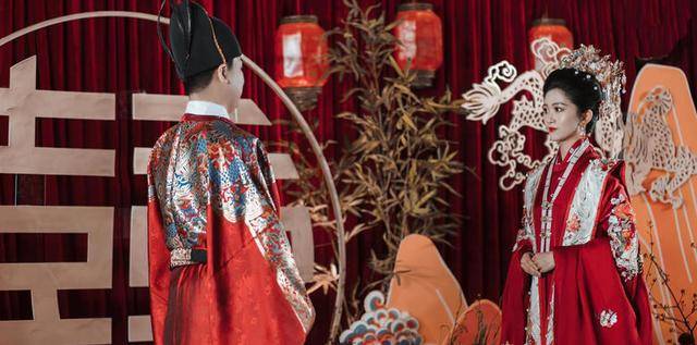 2026年一个怪现象:养儿家庭,开始躺平了 2026年一个怪现象:养儿家庭,开始躺平了