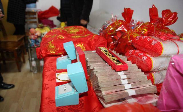 2026年一个怪现象:养儿家庭,开始躺平了 2026年一个怪现象:养儿家庭,开始躺平了