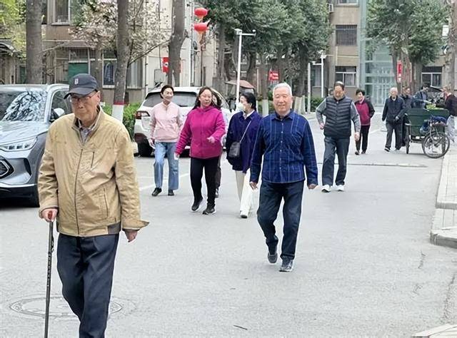 2026年一个怪现象:养儿家庭,开始躺平了 2026年一个怪现象:养儿家庭,开始躺平了