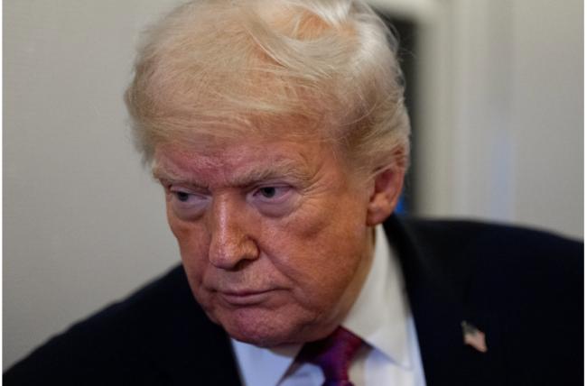 太焦虑?川普狂发19则贴文 清晨醒来再喷4则 太焦虑?川普狂发19则贴文 清晨醒来再喷4则