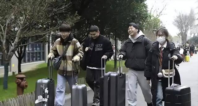 2032年,中国高校将迎毁灭式峰值时刻 2032年,中国高校将迎毁灭式峰值时刻