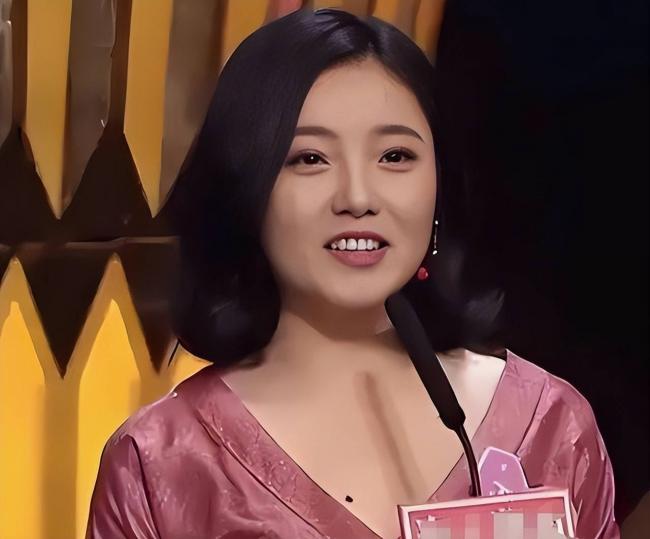 她在“非诚勿扰”上站五年,爆灯无数却不牵手 她在“非诚勿扰”上站五年,爆灯无数却不牵手