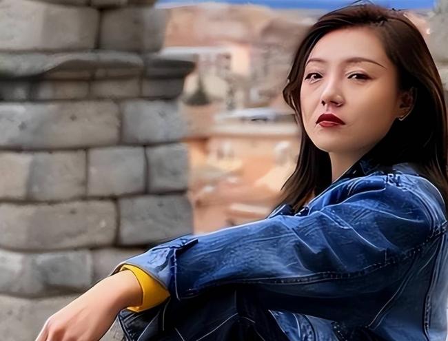 她在“非诚勿扰”上站五年,爆灯无数却不牵手 她在“非诚勿扰”上站五年,爆灯无数却不牵手