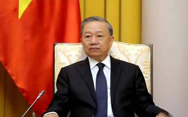 越南的两面:白天的革命红旗,夜晚的疯狂西贡 越南的两面:白天的革命红旗,夜晚的疯狂西贡