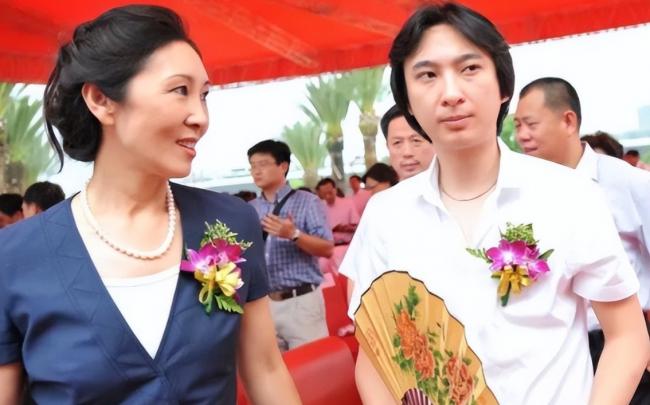 王健林妻子被扒底朝天 怪不得王思聪能逍遥国外 王健林妻子被扒底朝天 怪不得王思聪能逍遥国外