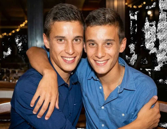 22岁双胞胎兄弟触电亡 被发现时“仍紧紧相拥” 22岁双胞胎兄弟触电亡 被发现时“仍紧紧相拥”