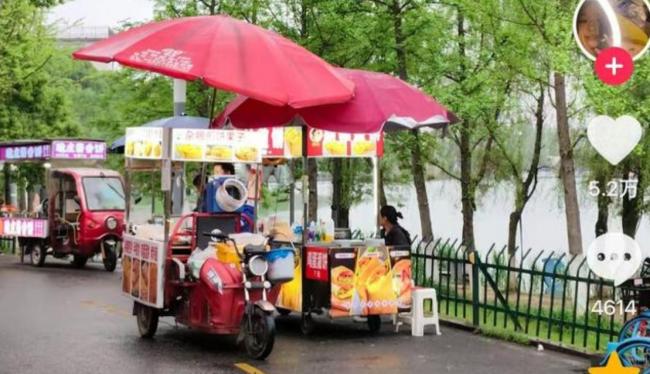 女老板摊位被挡后获全网撑腰 销售额暴涨3倍 女老板摊位被挡后获全网撑腰 销售额暴涨3倍