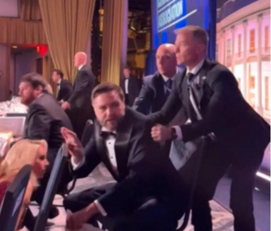 白宫枪击发生后 为何万斯先撤离?川普回应… 白宫枪击发生后 为何万斯先撤离?川普回应…