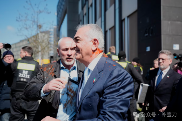 已是“破落户”的前王储 正梦游回伊朗复辟… 已是“破落户”的前王储 正梦游回伊朗复辟…