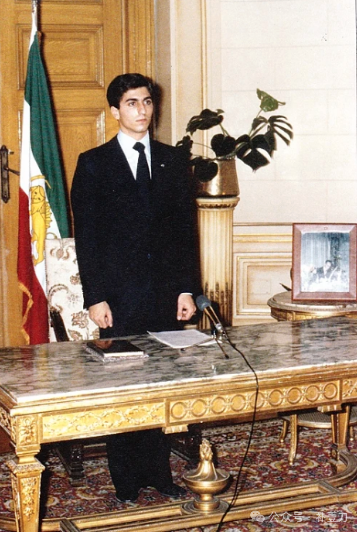 已是“破落户”的前王储 正梦游回伊朗复辟… 已是“破落户”的前王储 正梦游回伊朗复辟…