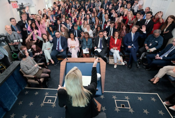 突发:伊朗提交新方案,白宫披露川普立场 突发:伊朗提交新方案,白宫披露川普立场