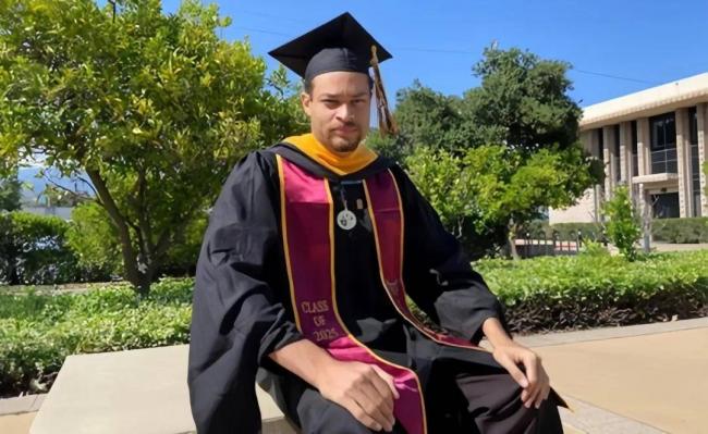 担忧暗杀!老黄带5个保镖,奥特曼们沦为靶子 担忧暗杀!老黄带5个保镖,奥特曼们沦为靶子