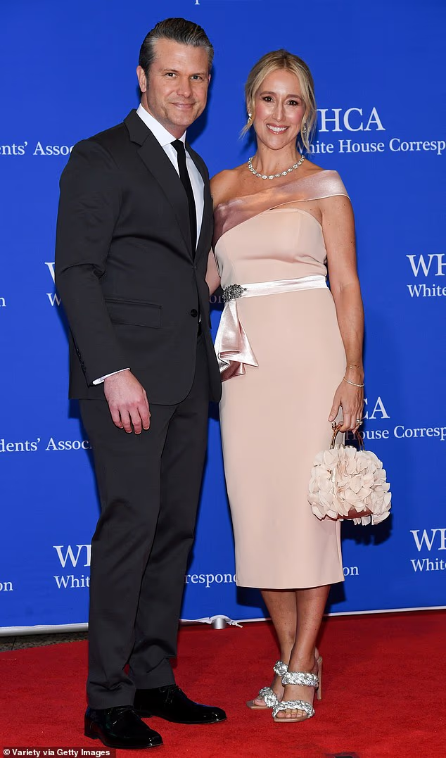 美防长夫人被指穿廉价中国电商裙赴宴 引热议 美防长夫人被指穿廉价中国电商裙赴宴 引热议