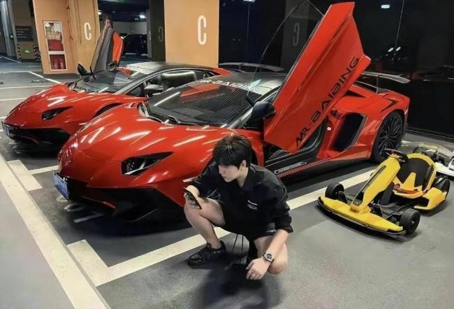 从发廊小哥到顶级富豪,中国网红炫富惹议 从发廊小哥到顶级富豪,中国网红炫富惹议