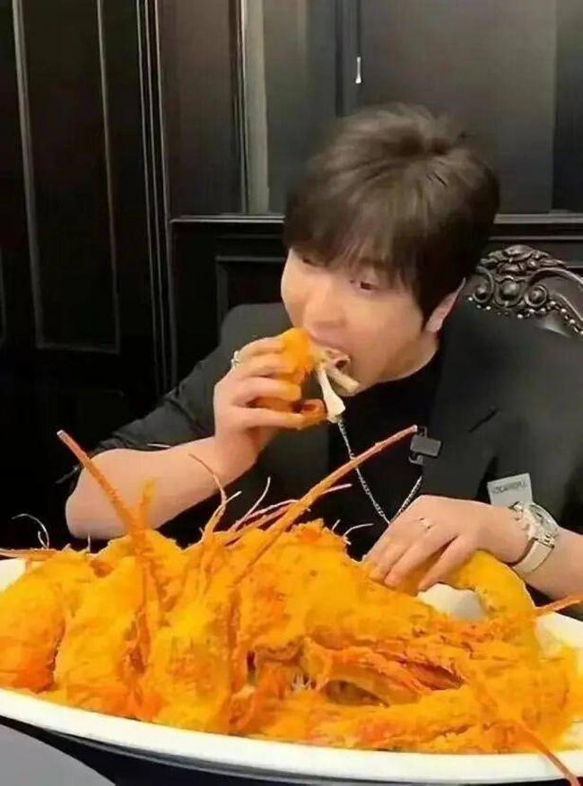 从发廊小哥到顶级富豪,中国网红炫富惹议 从发廊小哥到顶级富豪,中国网红炫富惹议