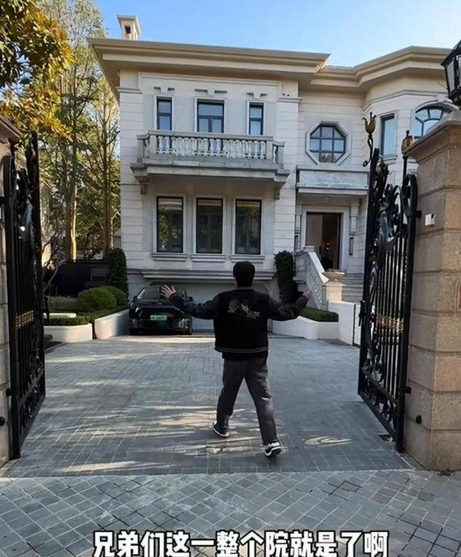 从发廊小哥到顶级富豪,中国网红炫富惹议 从发廊小哥到顶级富豪,中国网红炫富惹议