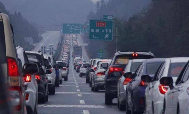 为什么五一高速必堵车?核心原因很多人都想错 为什么五一高速必堵车?核心原因很多人都想错