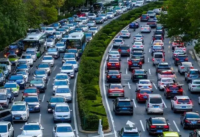 为什么五一高速必堵车?核心原因很多人都想错 为什么五一高速必堵车?核心原因很多人都想错