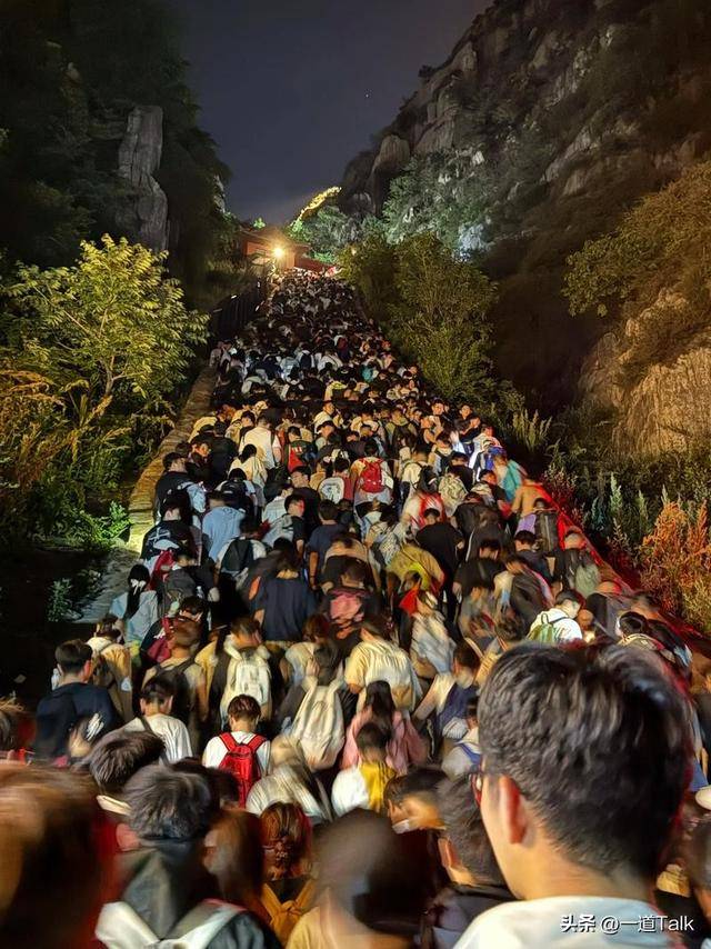 谁去谁后悔!五一最堵六大景点 谁去谁后悔!五一最堵六大景点
