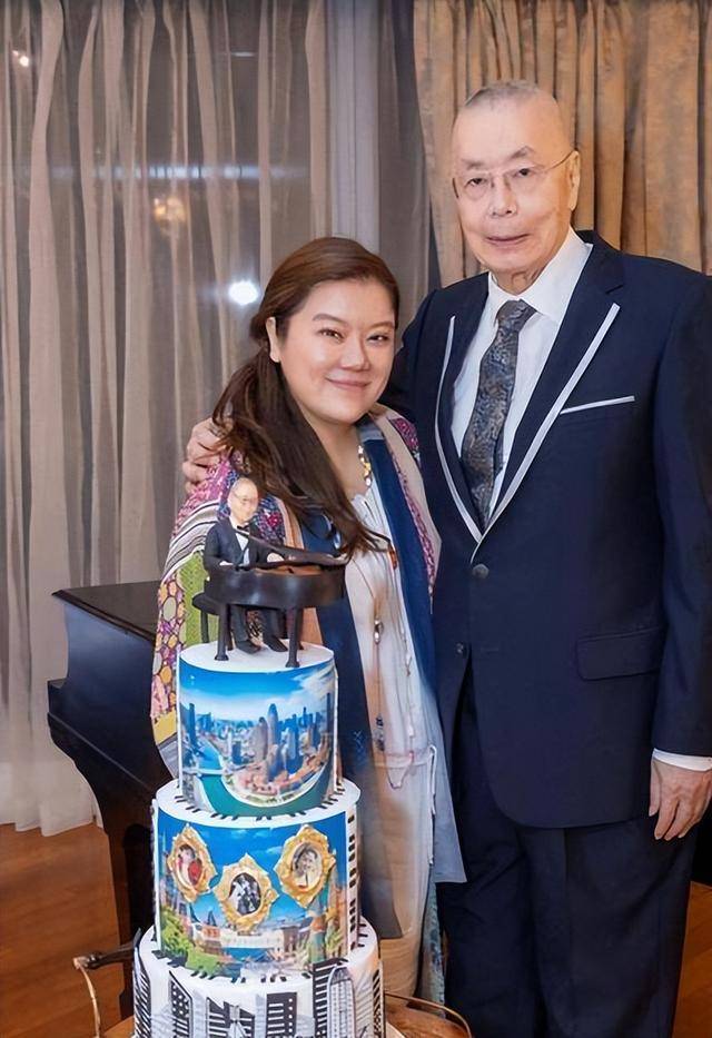 87岁刘诗昆 住美国600平豪宅 和三婚妻儿女双全 87岁刘诗昆 住美国600平豪宅 和三婚妻儿女双全